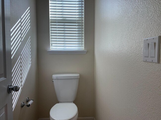 Building Photo - 20863 Grapevine Dr