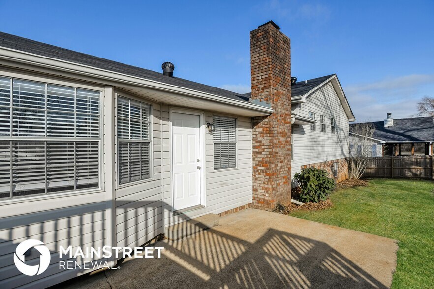 Building Photo - 1427 Edgefield Ln