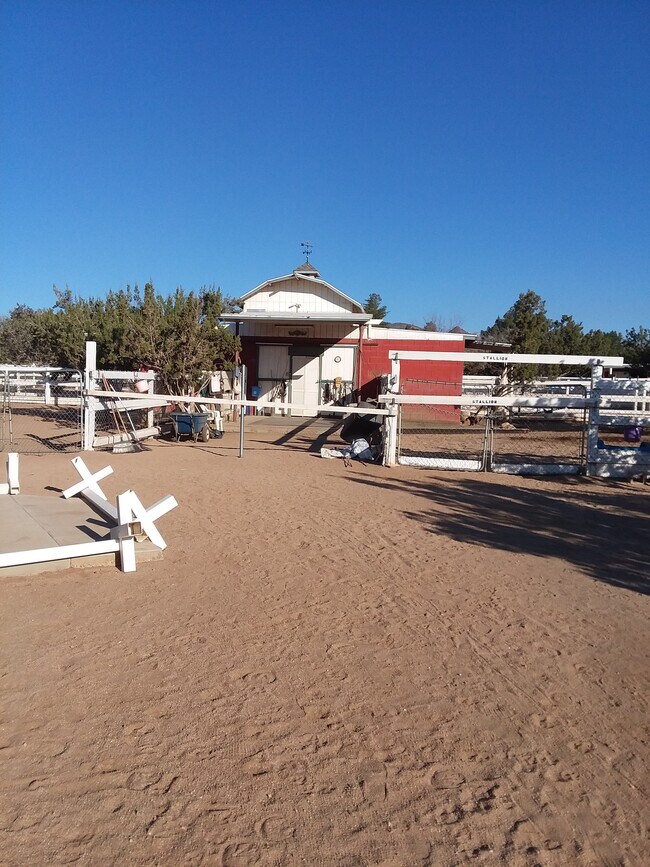 Building Photo - 32923 Tindall Ave