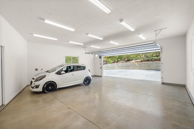 Building Photo - 9427 Vista Dr