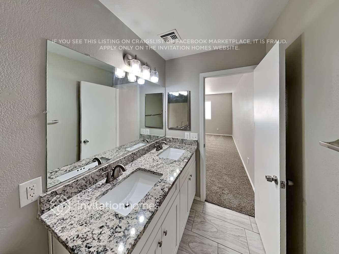 Building Photo - 1039 E Desert Moon Trail