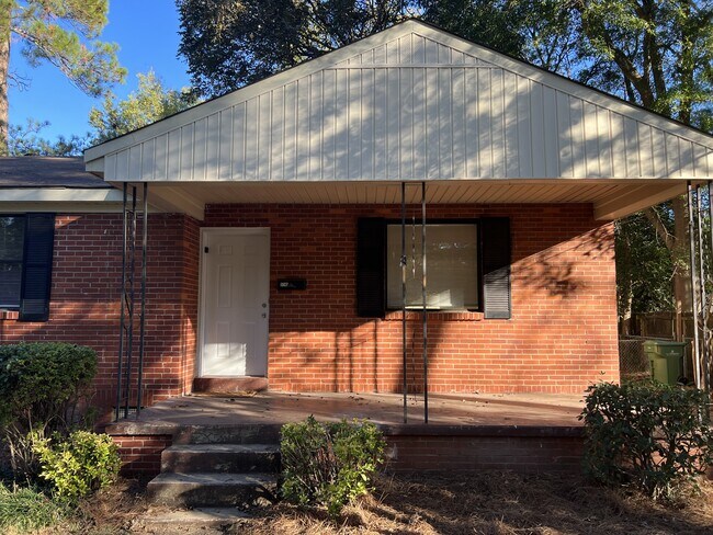 Building Photo - 3745 Honeysuckle Rd
