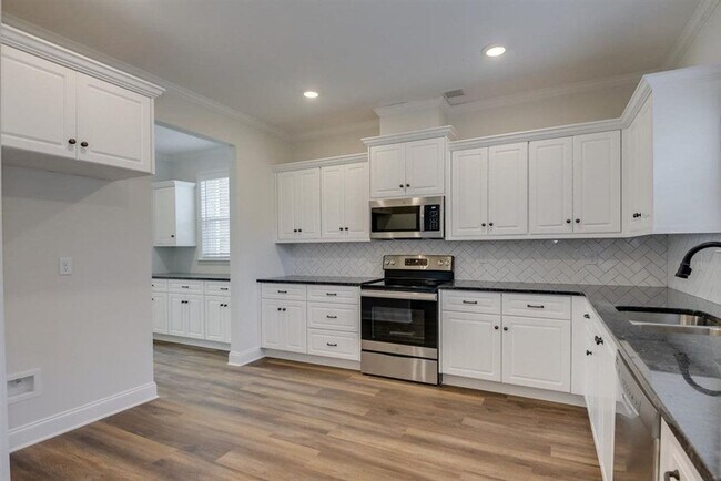 Building Photo - 1011 Spotswood Cir