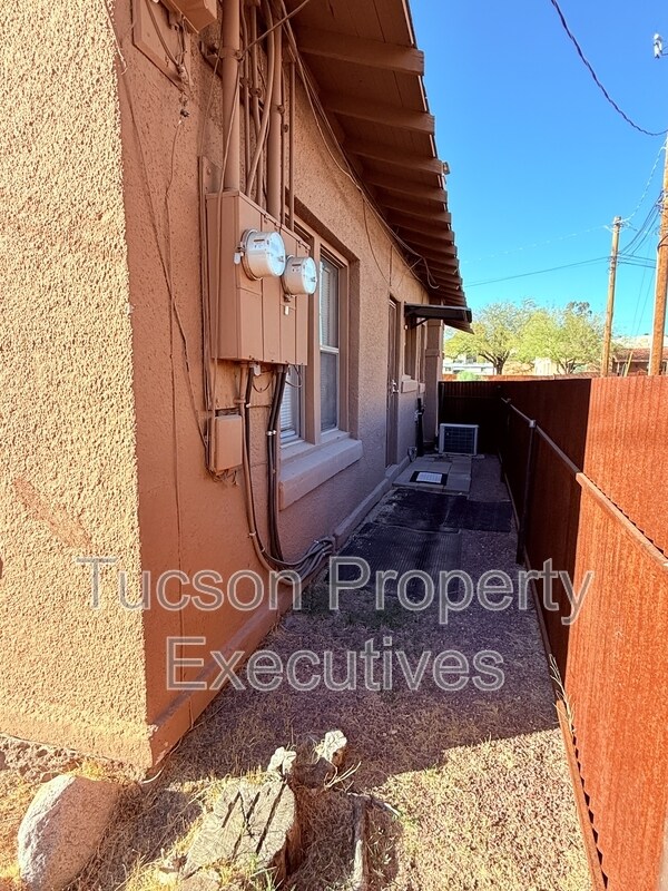 Building Photo - 724 E Drachman St