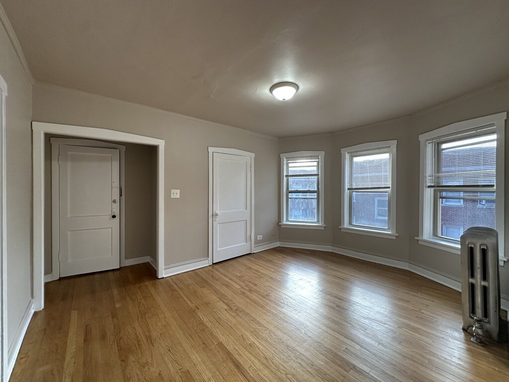 Building Photo - 4055 W Melrose St