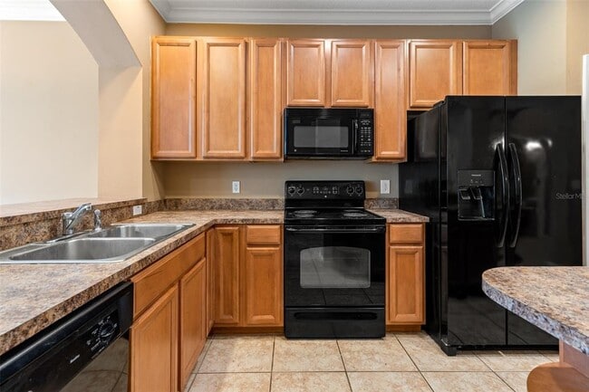 Building Photo - 2052 Park Crescent Dr