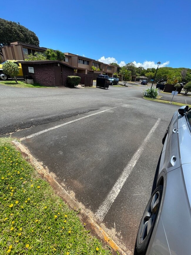 Building Photo - Well Maintained 3 Bed, 2.5 Bath Townhome i...