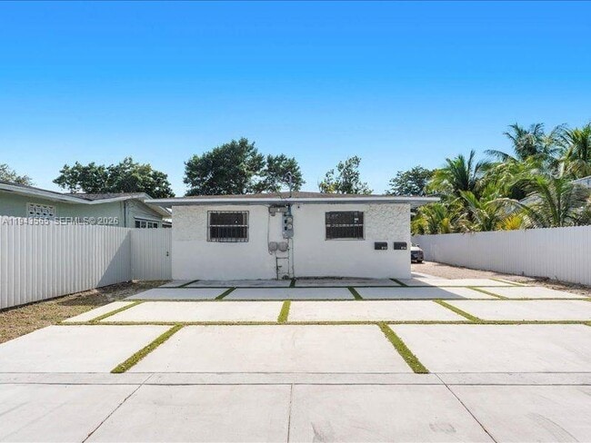 Building Photo - 812 NW 55th Terrace