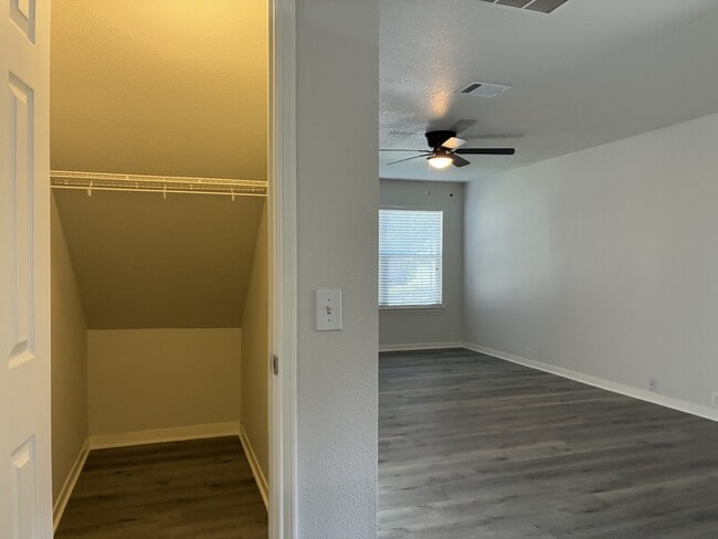 Building Photo - 10331 Marble Crest Dr