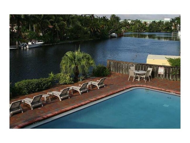 Building Photo - 1812 E Oakland Park Blvd