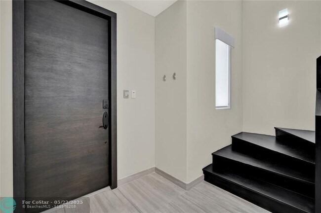 Building Photo - 425 N Ocean Blvd