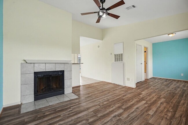 Building Photo - 3506 Cove View Blvd