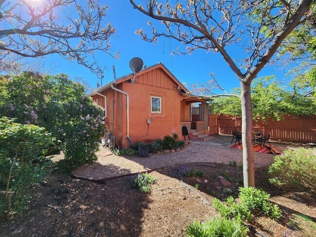 Building Photo - 235 Irvine St