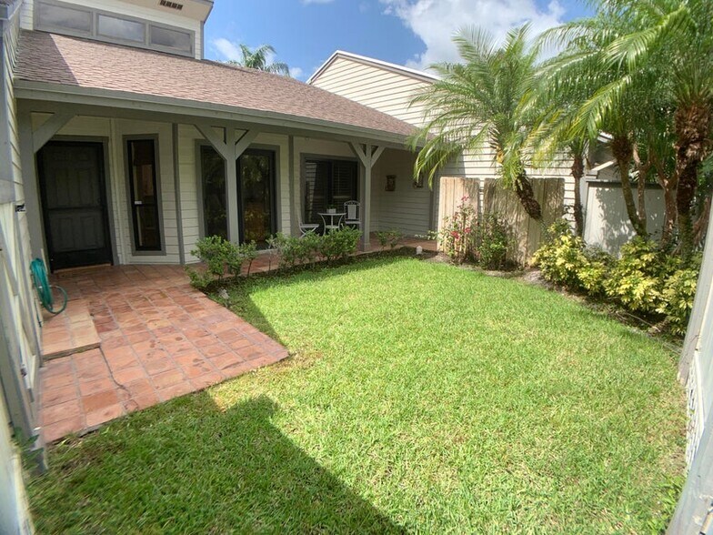 Building Photo - 13348 Bedford Mews Ct