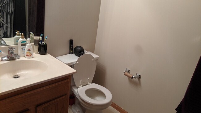 Building Photo - Location location location! This beautiful Fridley 3 bedroom townhouse, dont miss out!