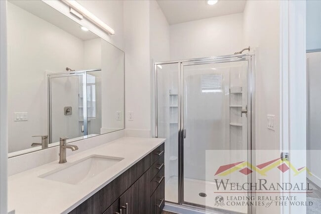 Building Photo - Beautiful 3 Bed 2.5 Bath Townhome in West ...