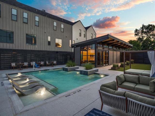 Building Photo - 5609 Live Oak St