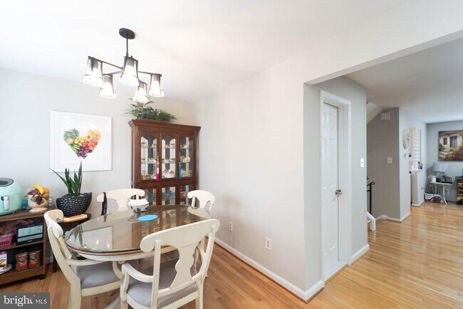 Building Photo - 4541 Ravensworth Rd