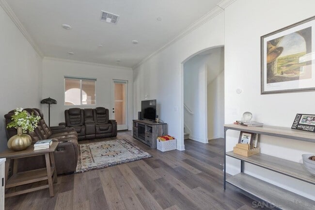Building Photo - Chula Vista - Adorable 3 Bedroom 3 Bath To...