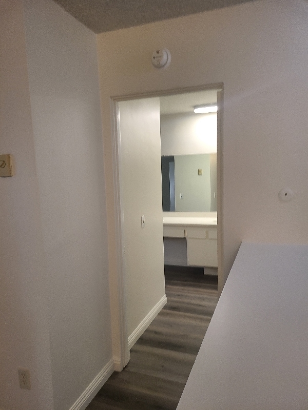 Building Photo - 160 S El Molino Ave