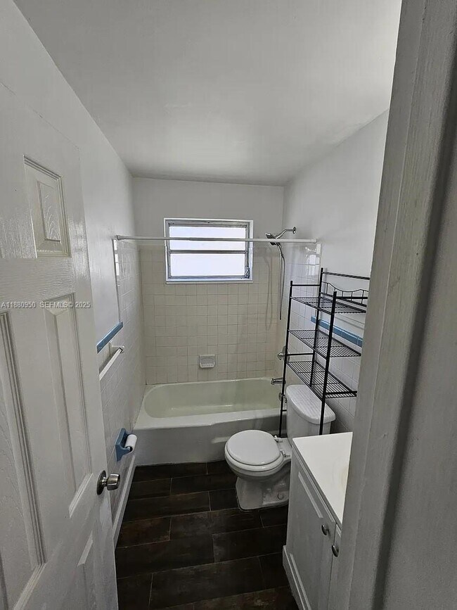 Building Photo - 4920 SW 28th Terrace