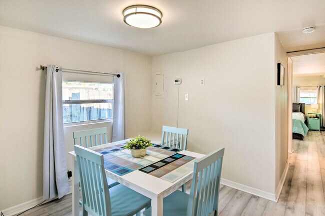 Building Photo - 134 1st Ct