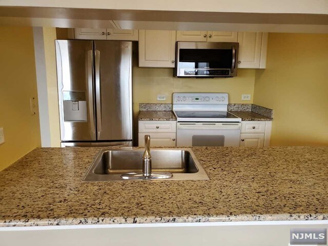 Building Photo - 100 Old Palisade Rd