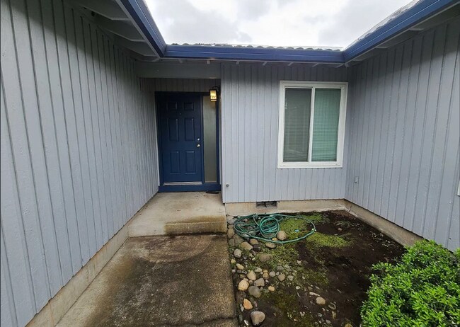 Building Photo - New Carpet! Fresh Paint - Well-maintained home in established neighborhood