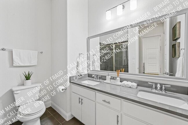 Building Photo - 2606 San Jacinto Dr