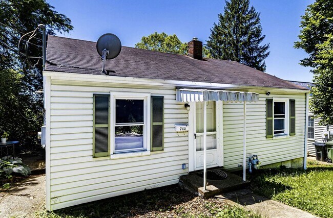 Building Photo - 740 Southern Ave