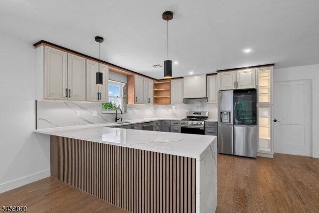 Building Photo - 144 N 14th St