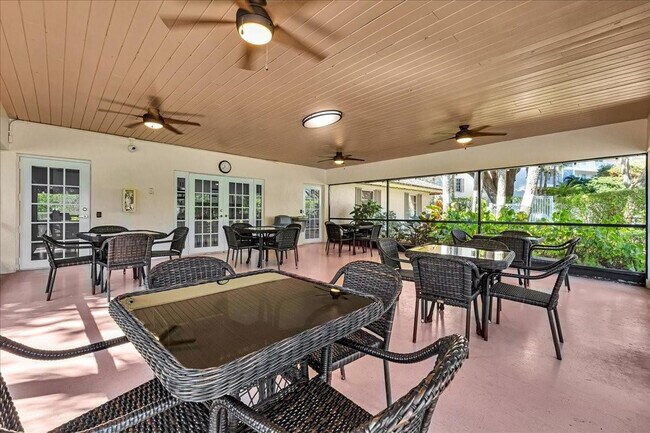 Building Photo - 3520 Oaks Way