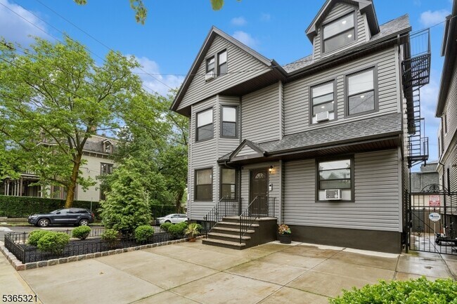 Building Photo - 350 Arlington Ave
