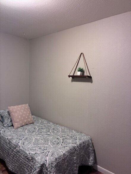 Building Photo - 1026 N Jefferson St