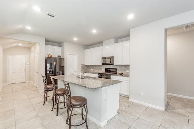 Building Photo - 21423 Holly Heights Rd