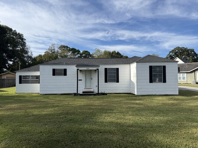 Primary Photo - 6899 Jefferson Blvd