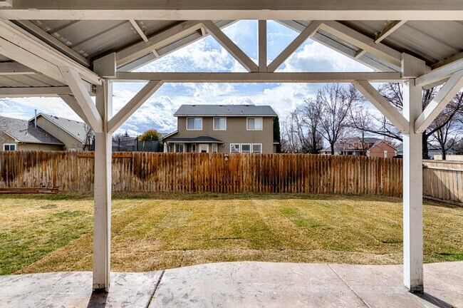 Building Photo - 2109 E Redwick Dr