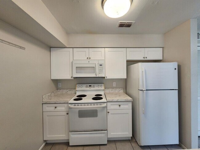 Building Photo - 2760 Gray Fox Ln