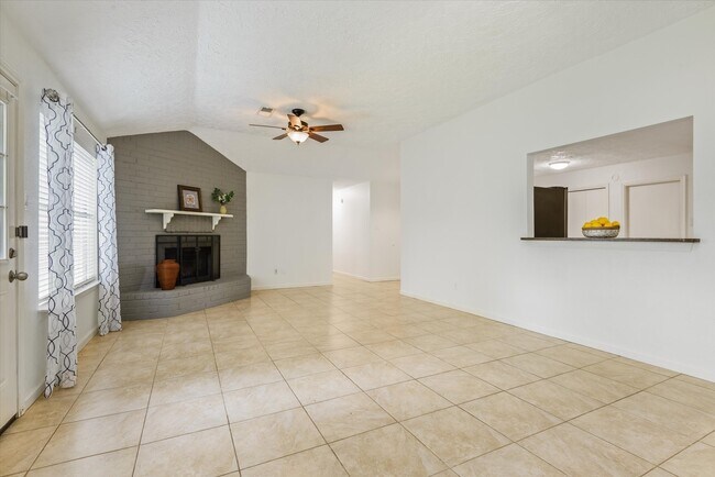 Building Photo - 604 Spring Breeze St