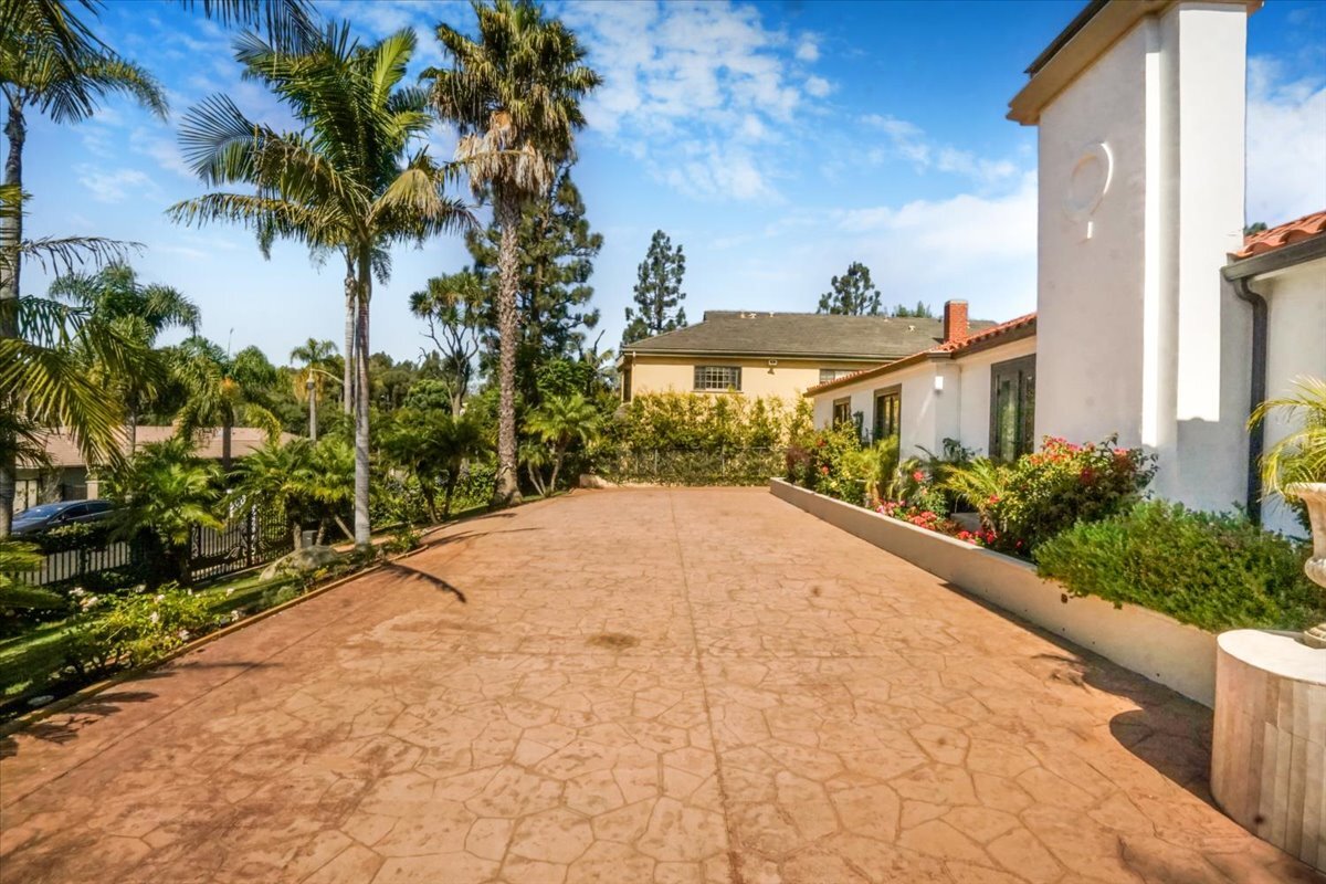 Building Photo - 114 S Layton Dr