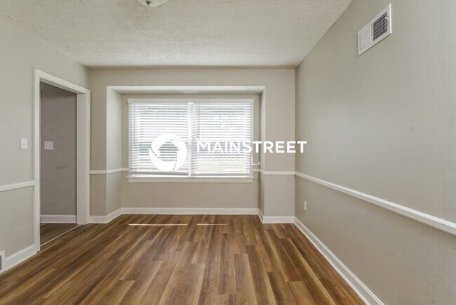 Building Photo - 3 Bedroom Pet-Friendly Home in Louisville,...