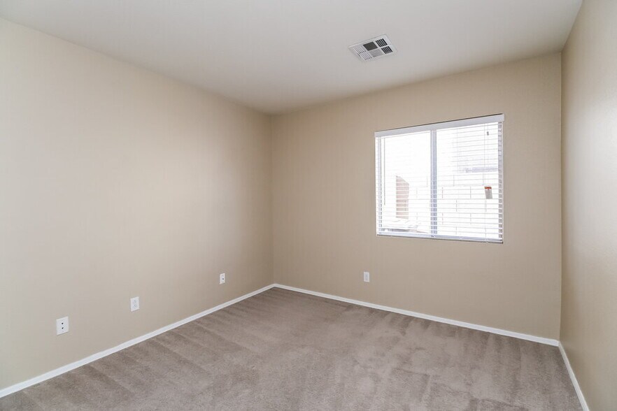 Building Photo - 1370 W Gary Dr