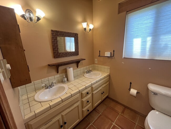 Building Photo - 120 Los Cordovas
