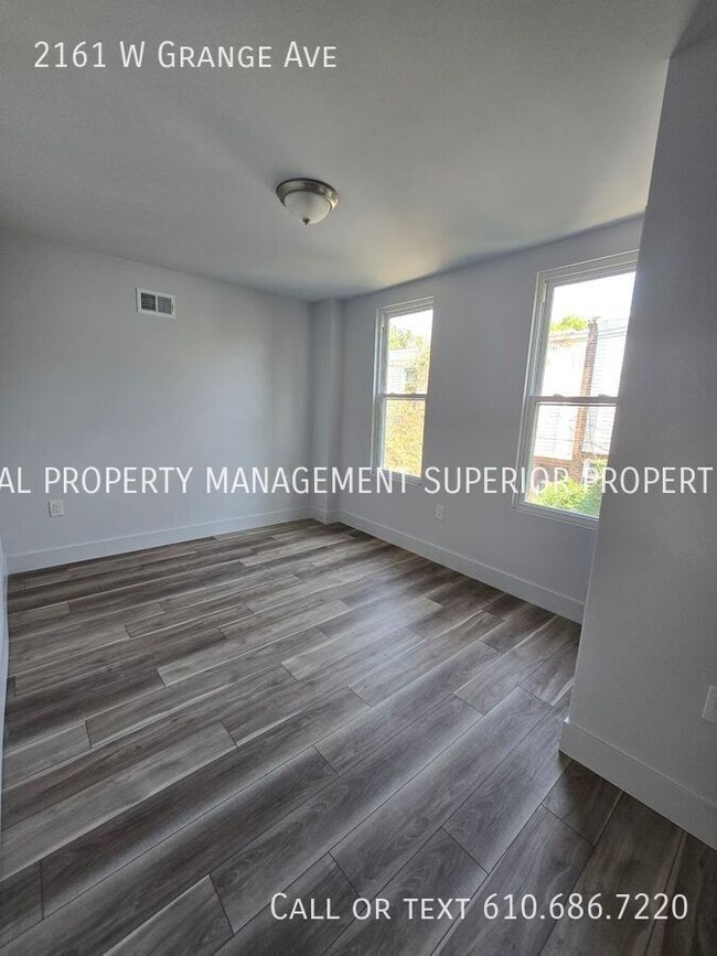 Building Photo - 2161 W Grange Ave