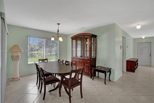 Building Photo - 1726 SW 110th Terrace