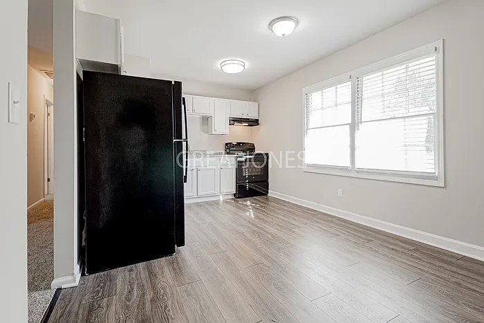 Building Photo - 4 N Kings Dr