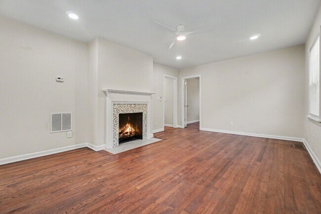 Building Photo - 490 Lynnhaven Dr SW