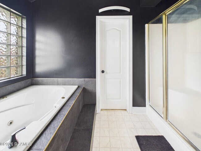 Building Photo - 430 Planters Row