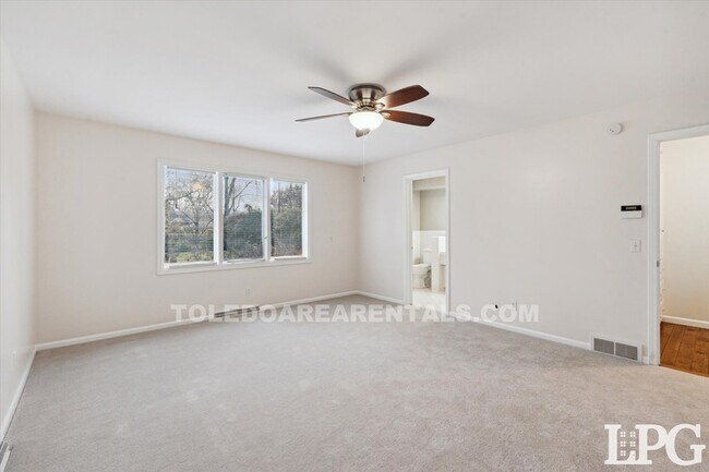 Building Photo - 3835 Hillandale Rd
