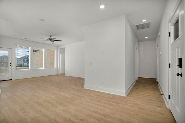 Building Photo - 4805 W Sturgeon St